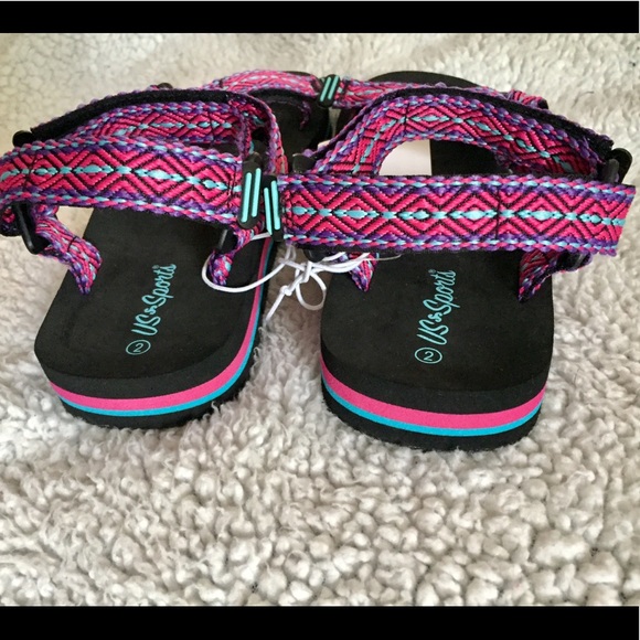 Adjustable strap sandals. - Picture 5 of 6